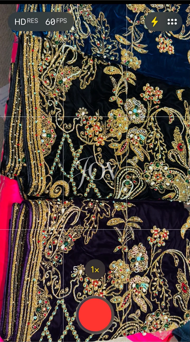 Embroidered Velvet Shawl 3 yards - photo 3