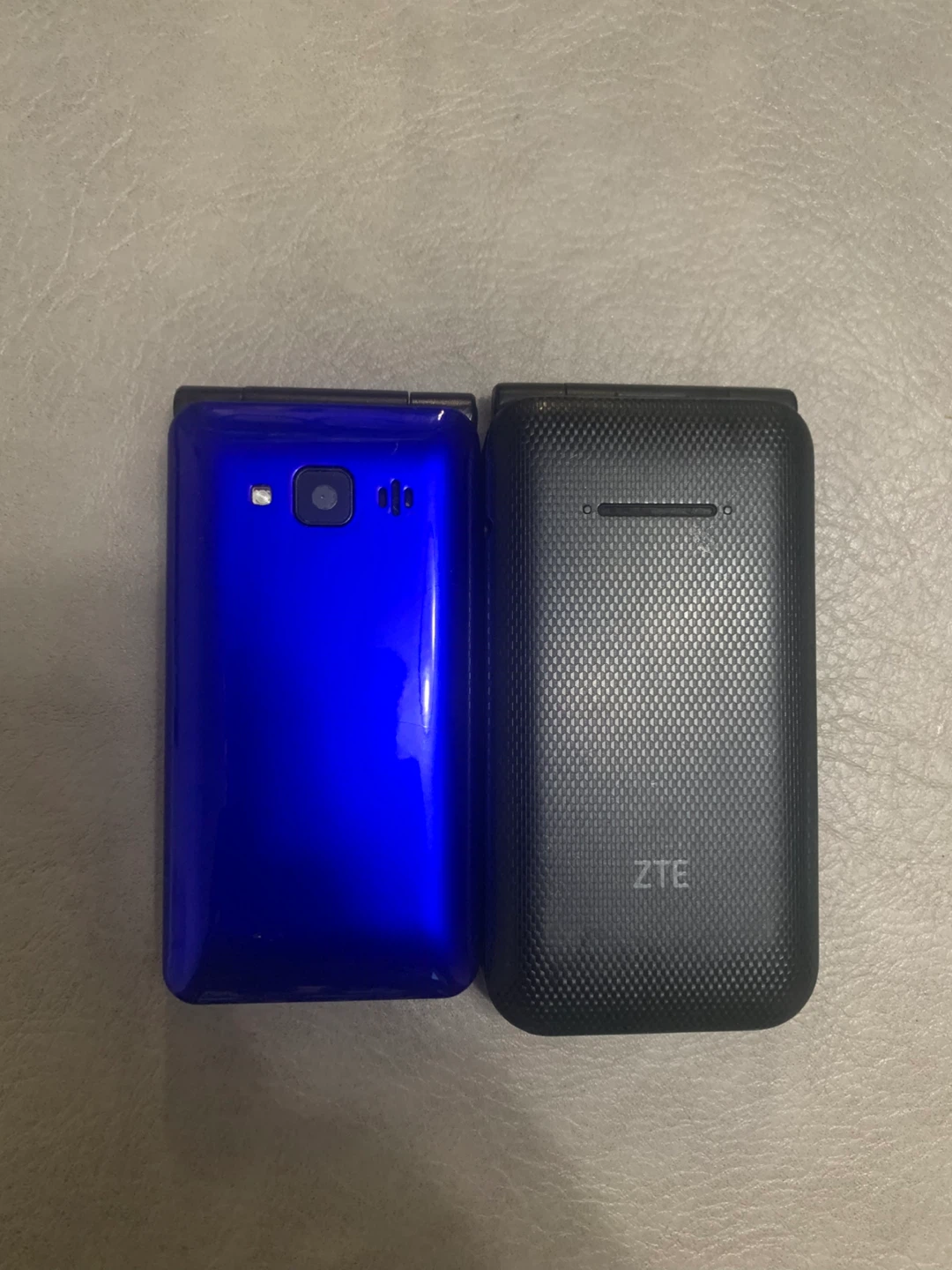Two Flip Phones - M33 and ZTE - photo 3