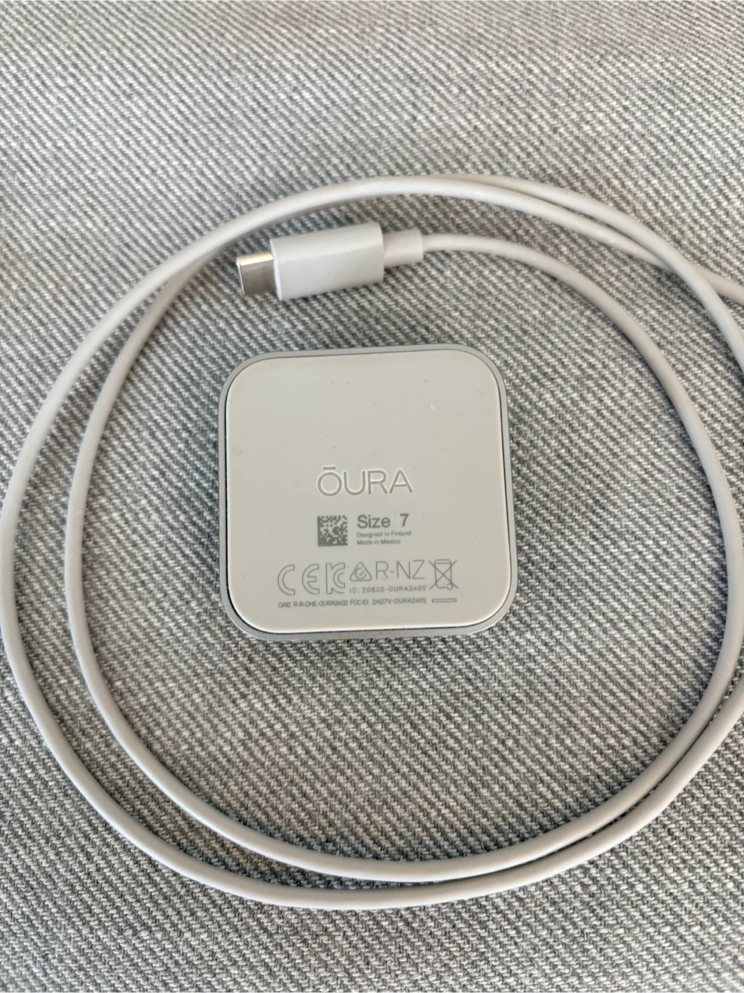 Oura Ring Gen 4 (Charging Dock Only) Size 7 - photo 2