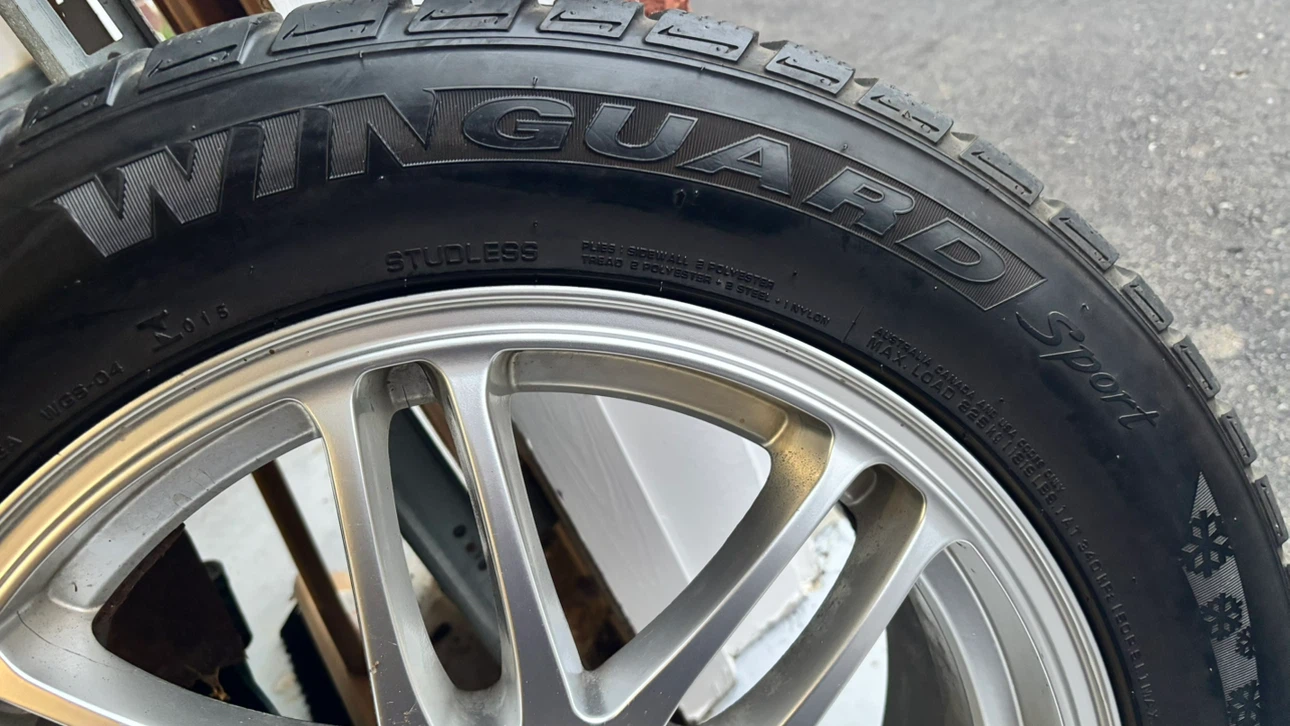 Hyundai rims with winter tires 17 inch