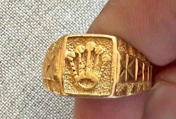 18k Gold Pendant and Rolex Crown Ring - photo 3