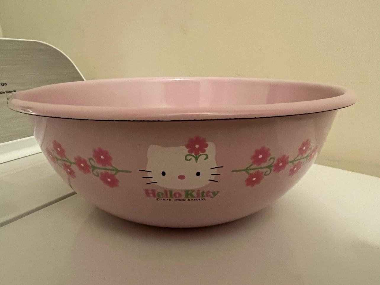 Hello Kitty Enamel Bowl 21cm