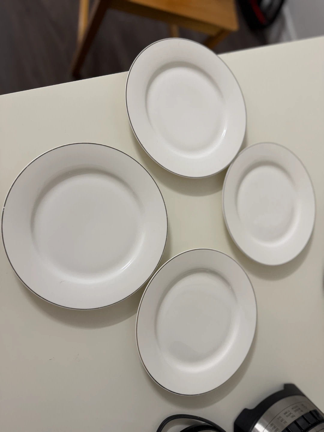 Kitchen Stuff Plus white plates - photo 2