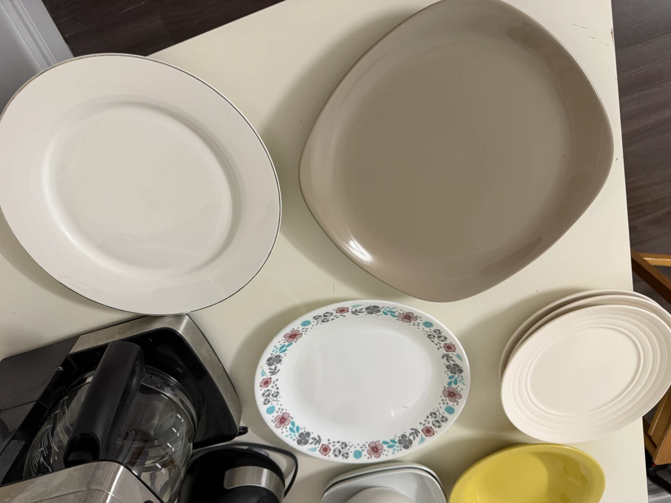 Kitchen Stuff Plus white plates - photo 5