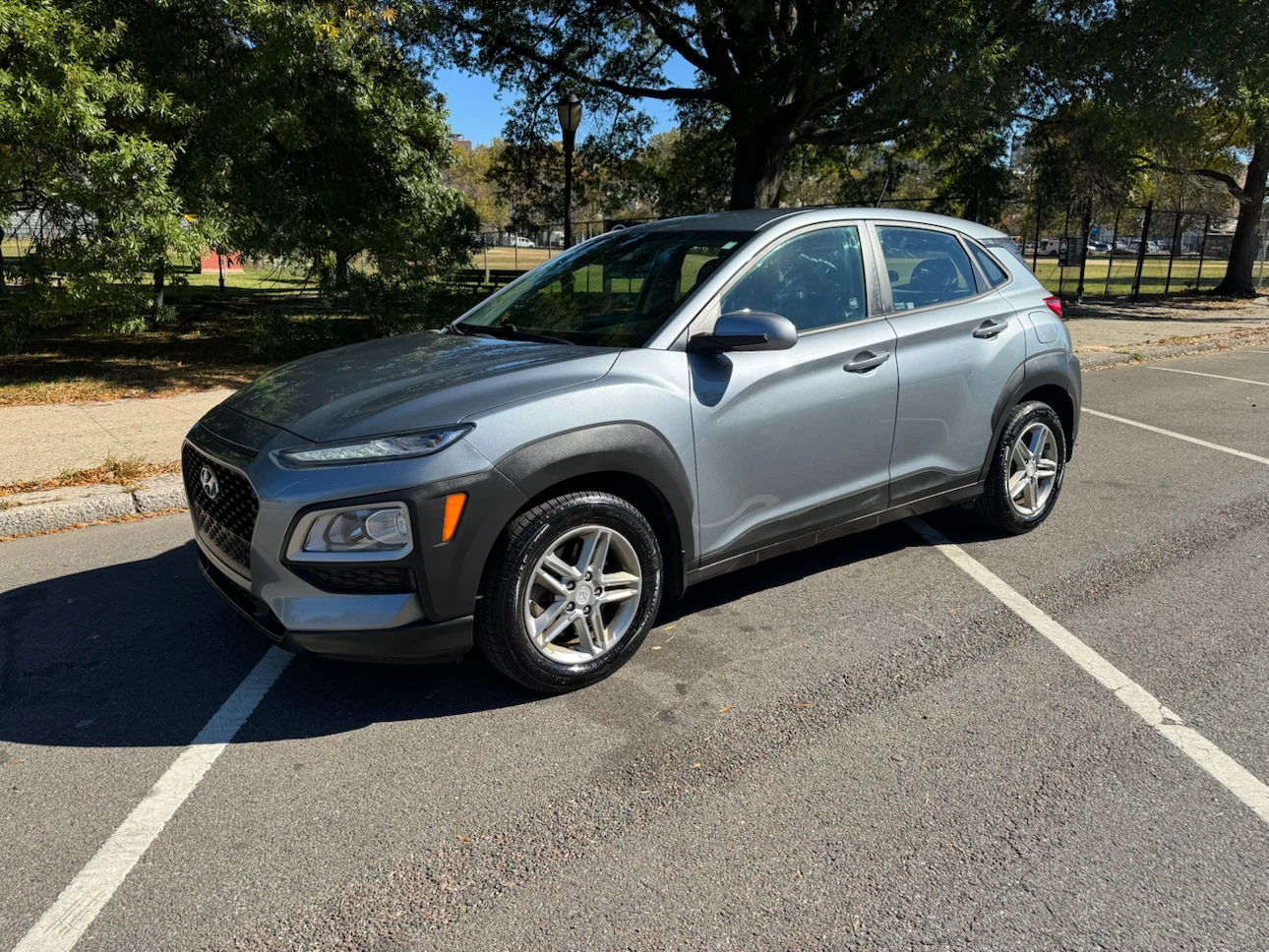 2019 Hyundai Kona Gray SUV - photo 2