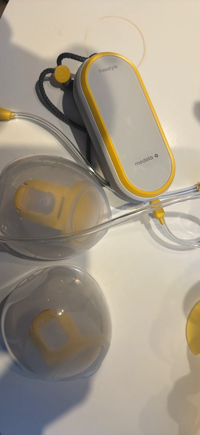 Breast pump and accessories - photo 2