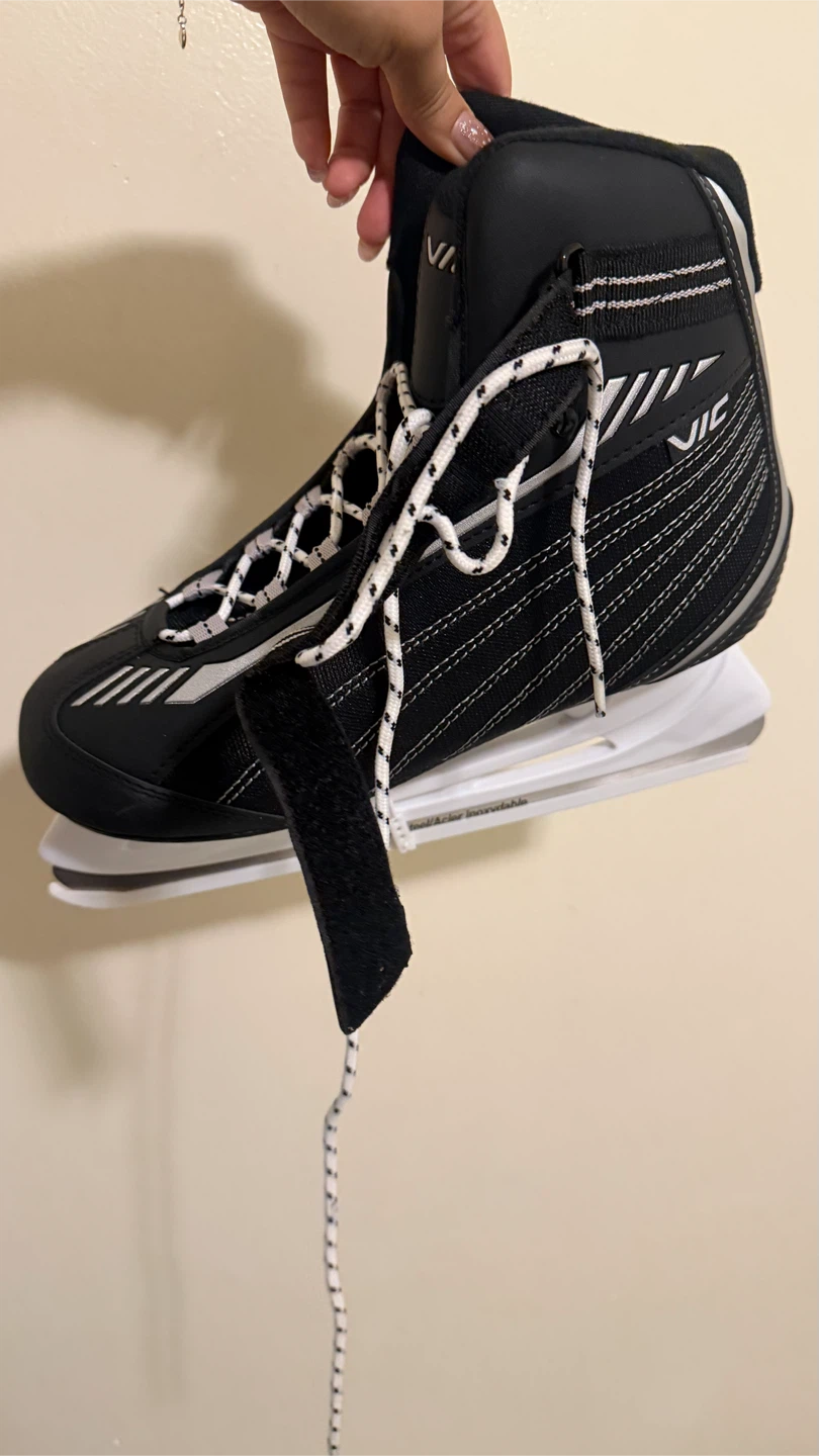 VIC Black Ice Skates - photo 2