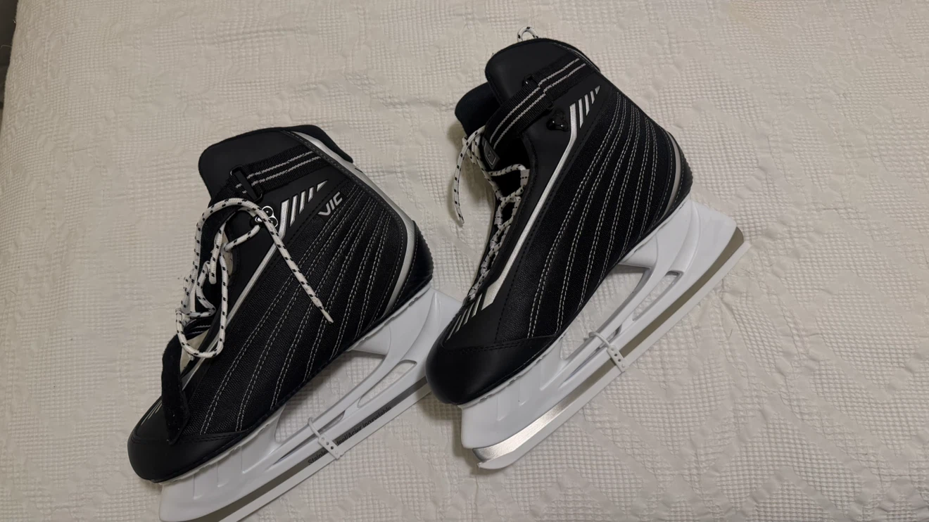 VIC Black Ice Skates