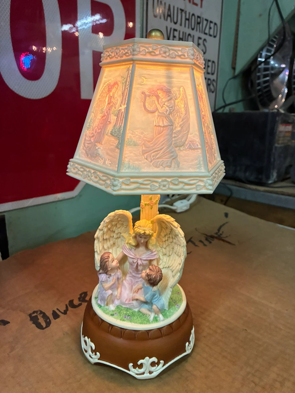 Angel figurine table lamp
