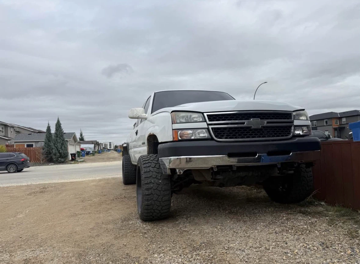 Chevrolet Silverado Pickup Truck - photo 2