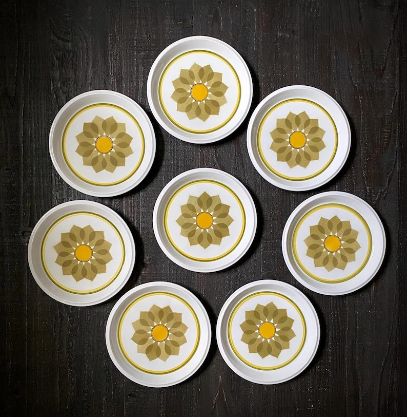 Mikasa Light N Lively Flyte Plates Set