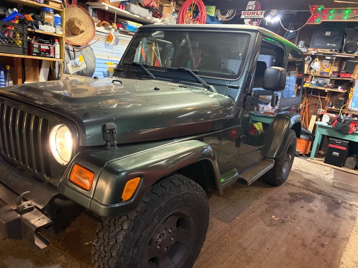 Jeep Wrangler Green SUV - photo 2
