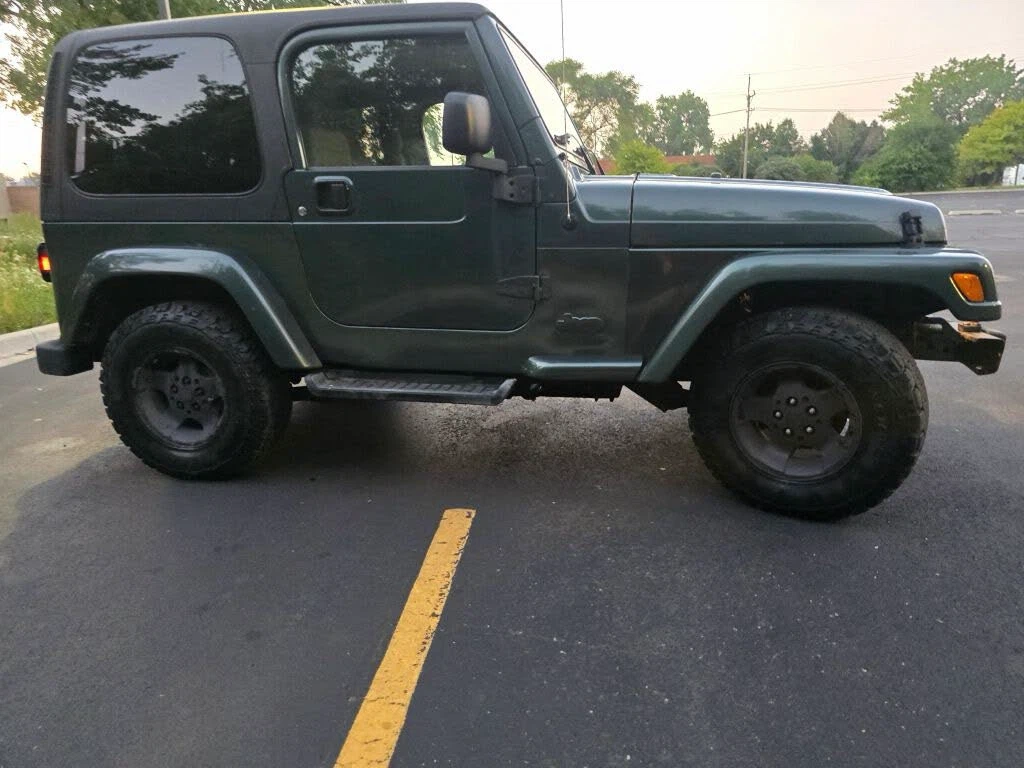 Jeep Wrangler Green SUV - photo 5