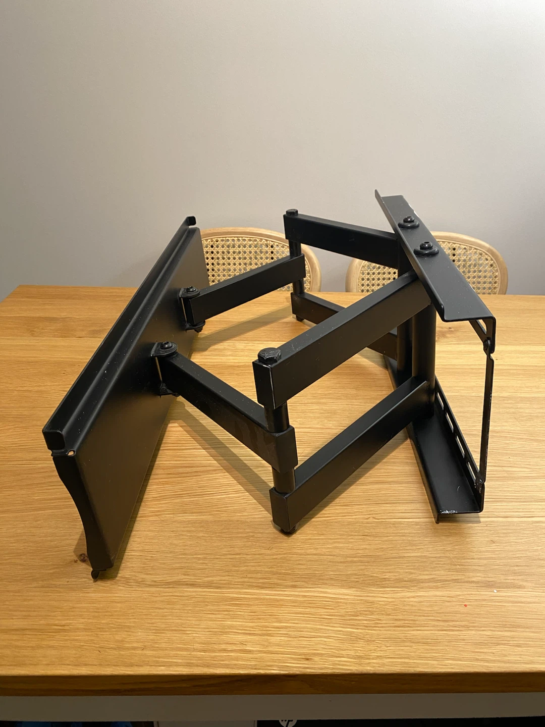 Sansus Full Motion TV Wall Mount - Heavy Duty