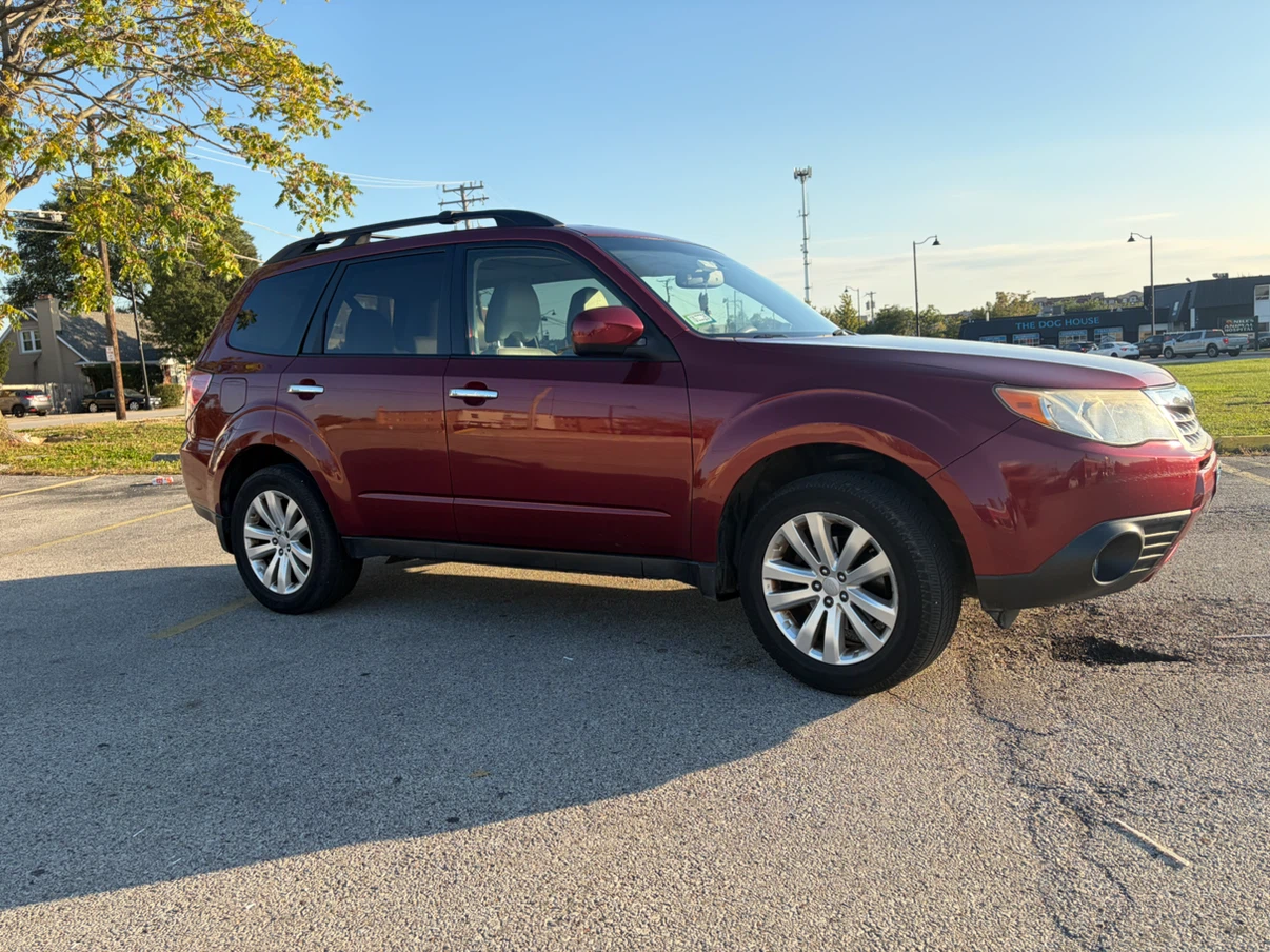 Subaru Forester SUV - photo 2