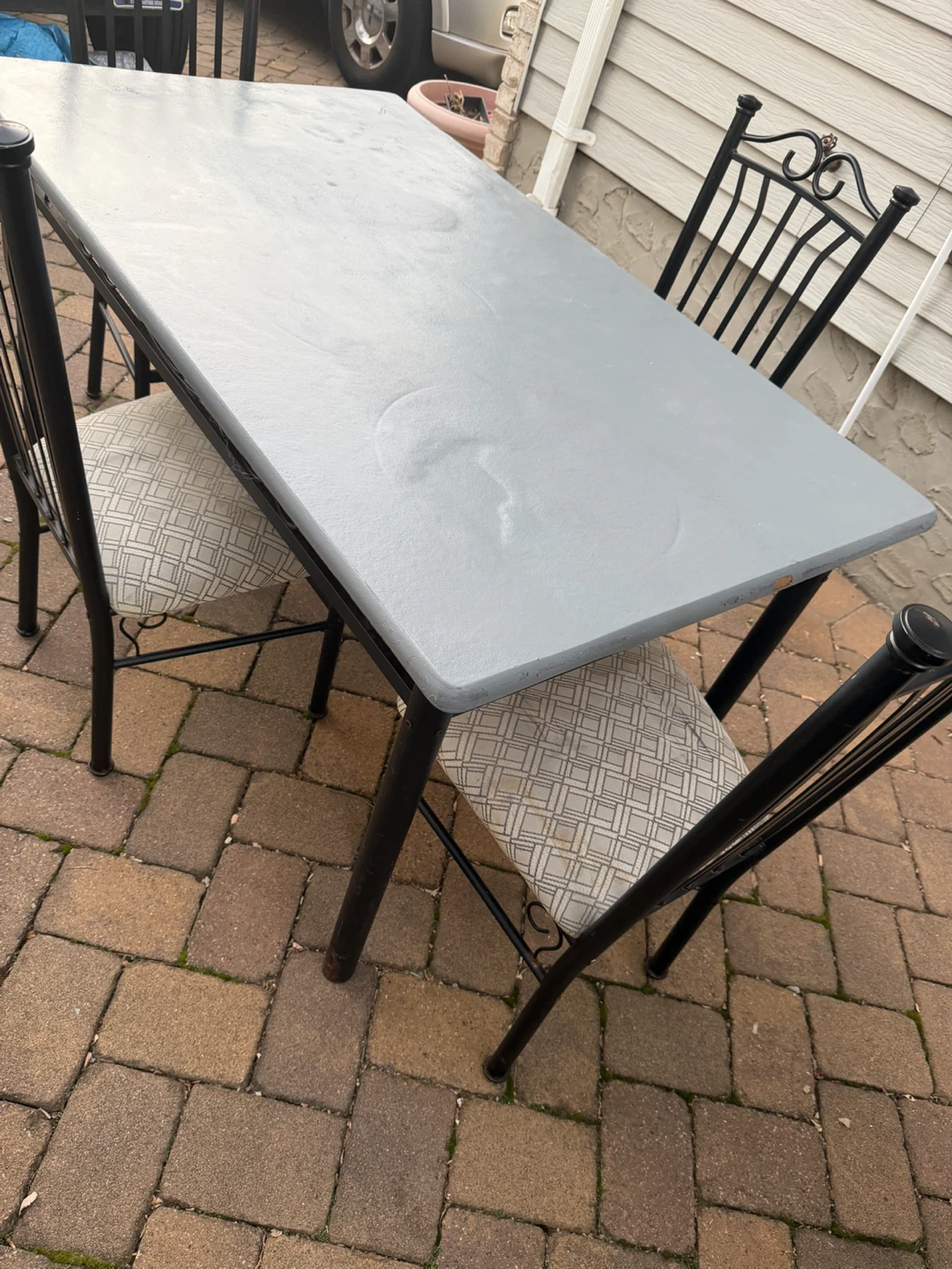Table with chairs - photo 2