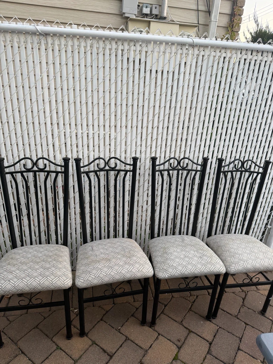 Table with chairs - photo 4