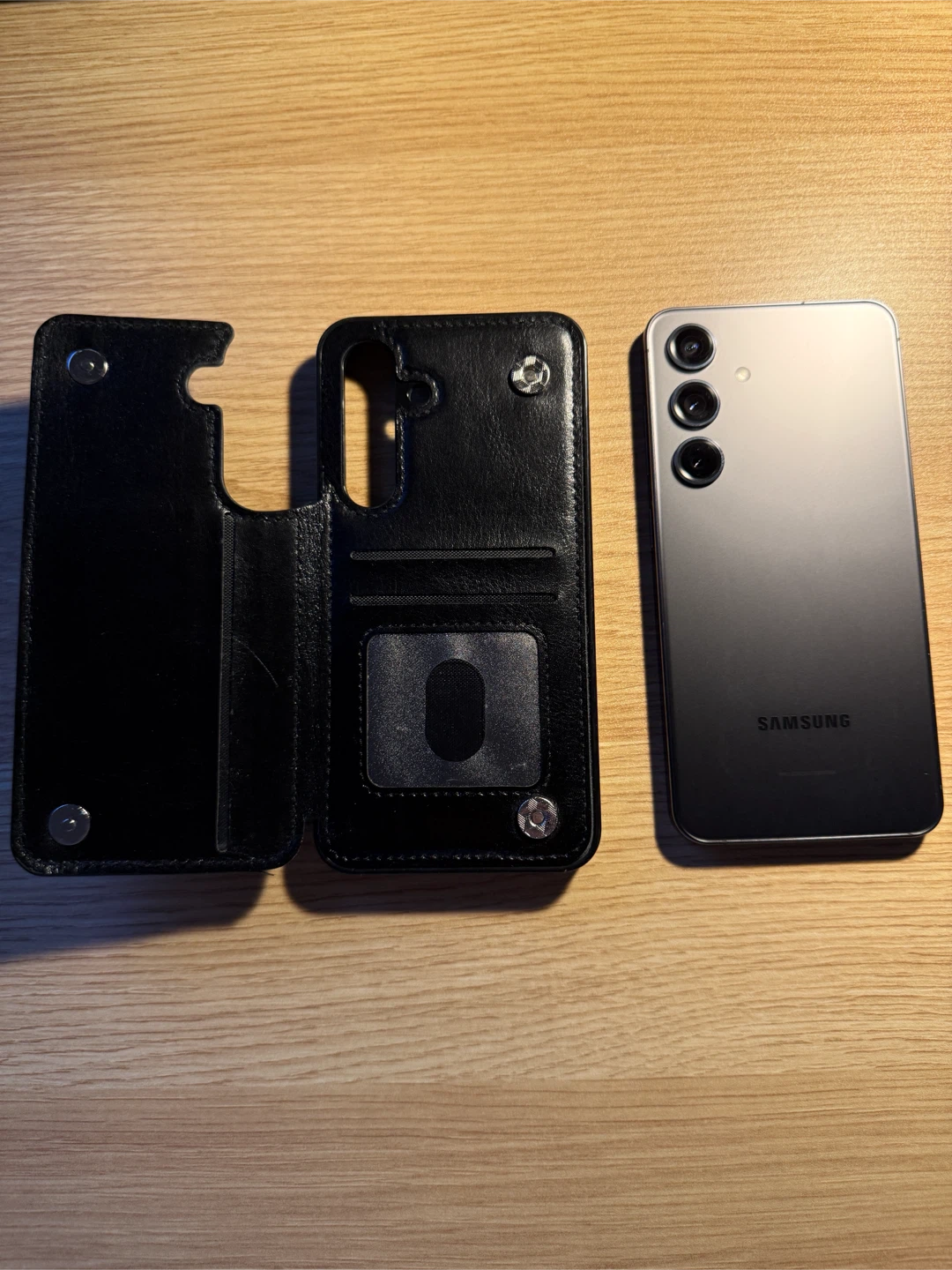 Samsung Galaxy S24 with Wallet Case - photo 2