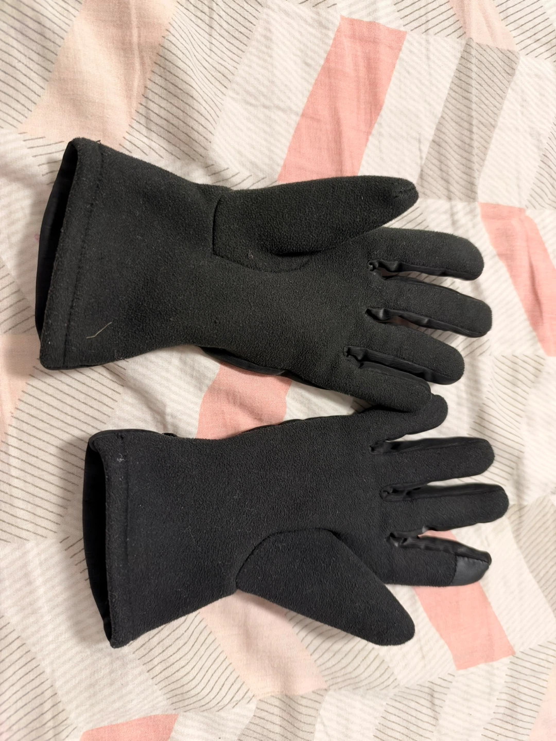 Black Winter Gloves with Scalloped Cuffs