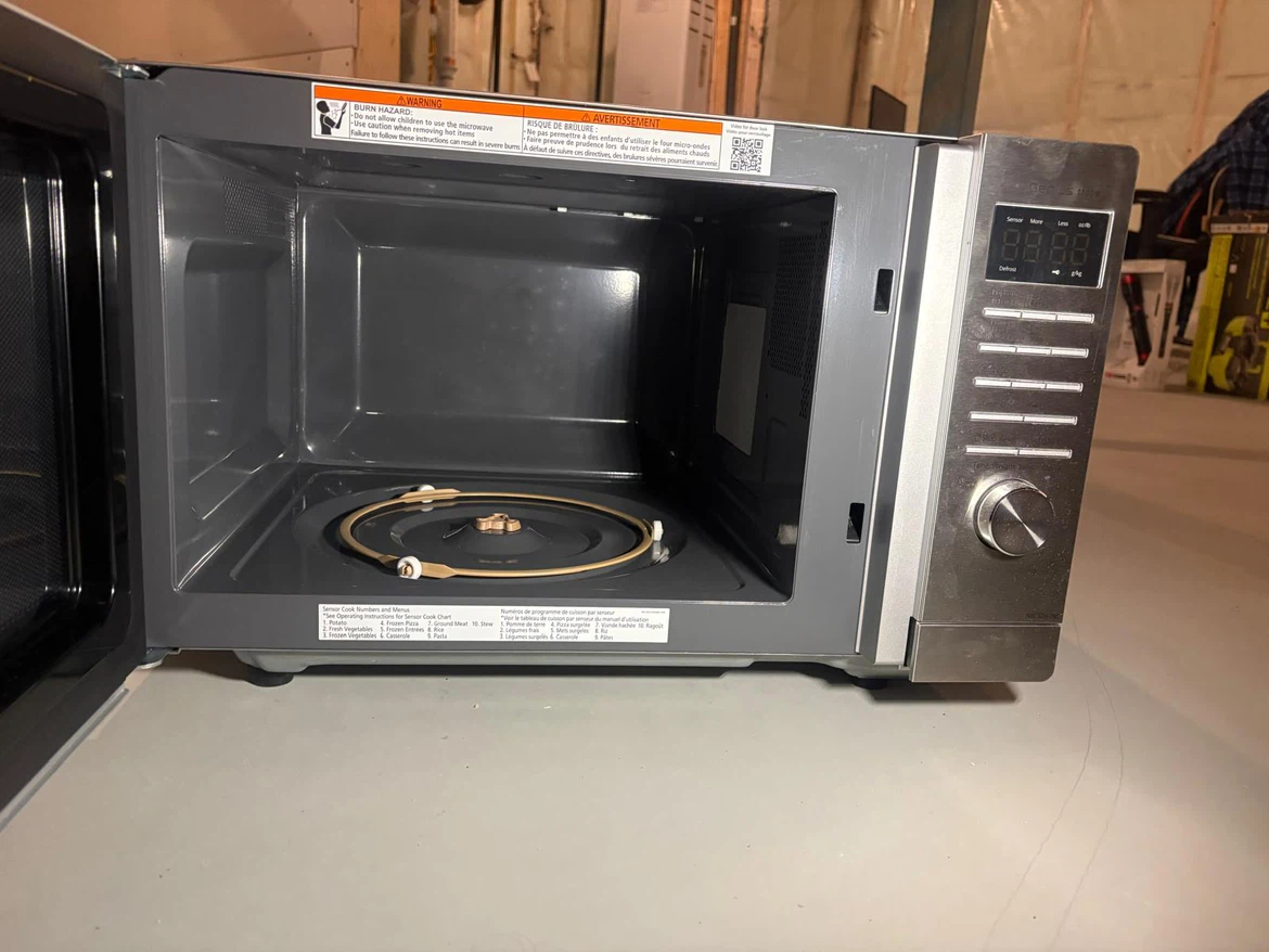 Panasonic Genius 1100W Microwave - photo 4
