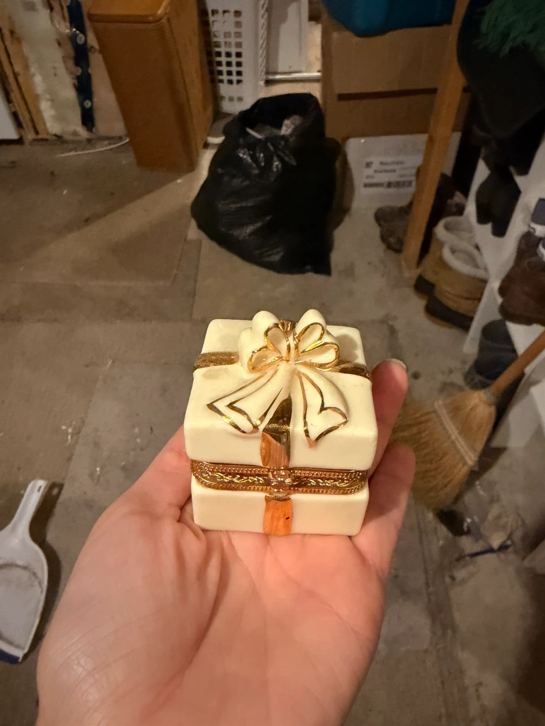Ceramic gift box