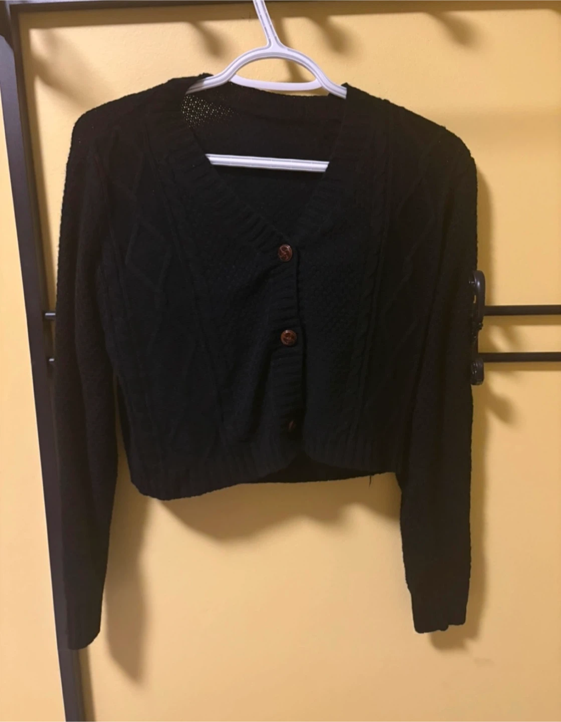 2 cropped sweaters (Never worn) (Small) (Free) - photo 2