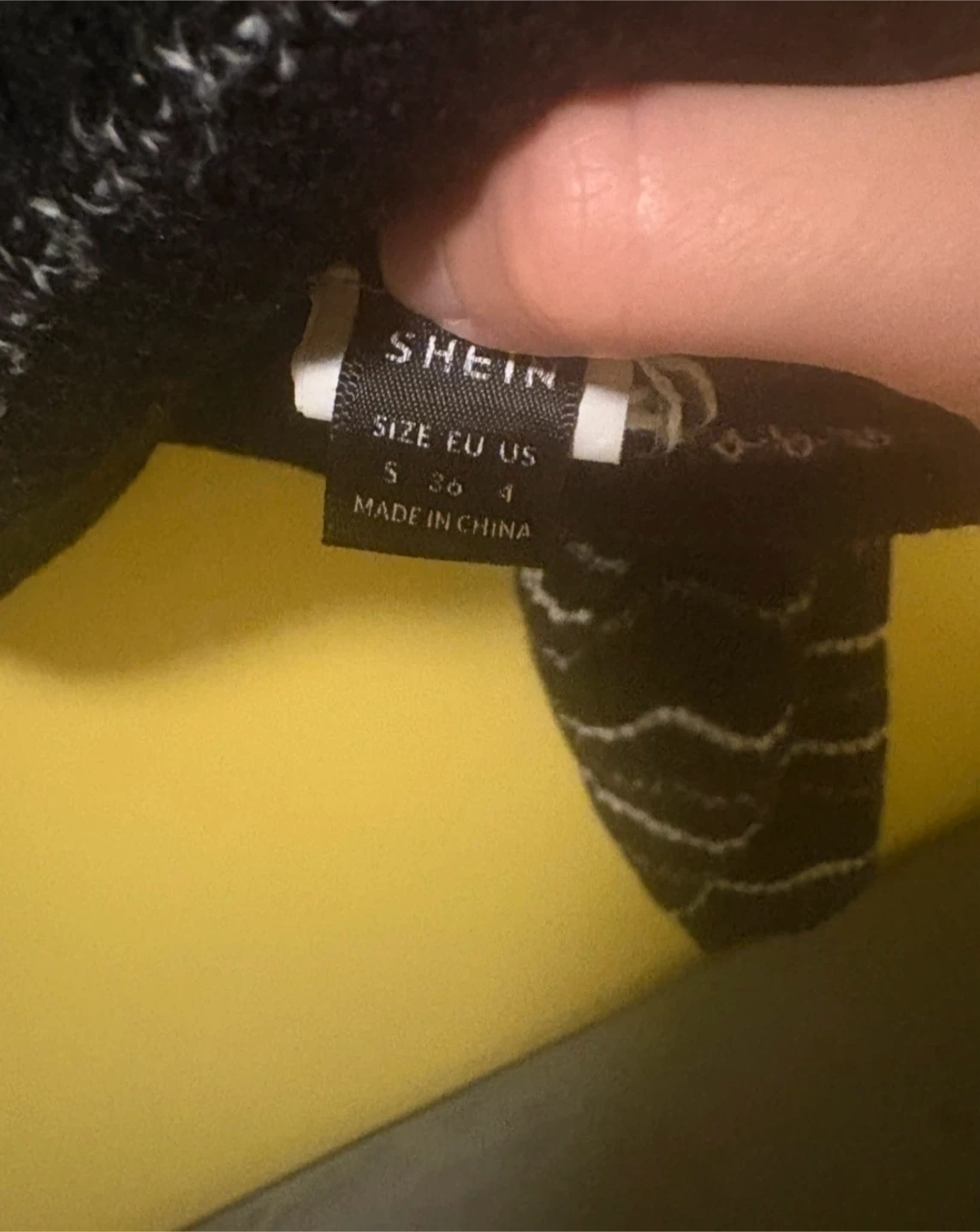 2 cropped sweaters (Never worn) (Small) (Free) - photo 5