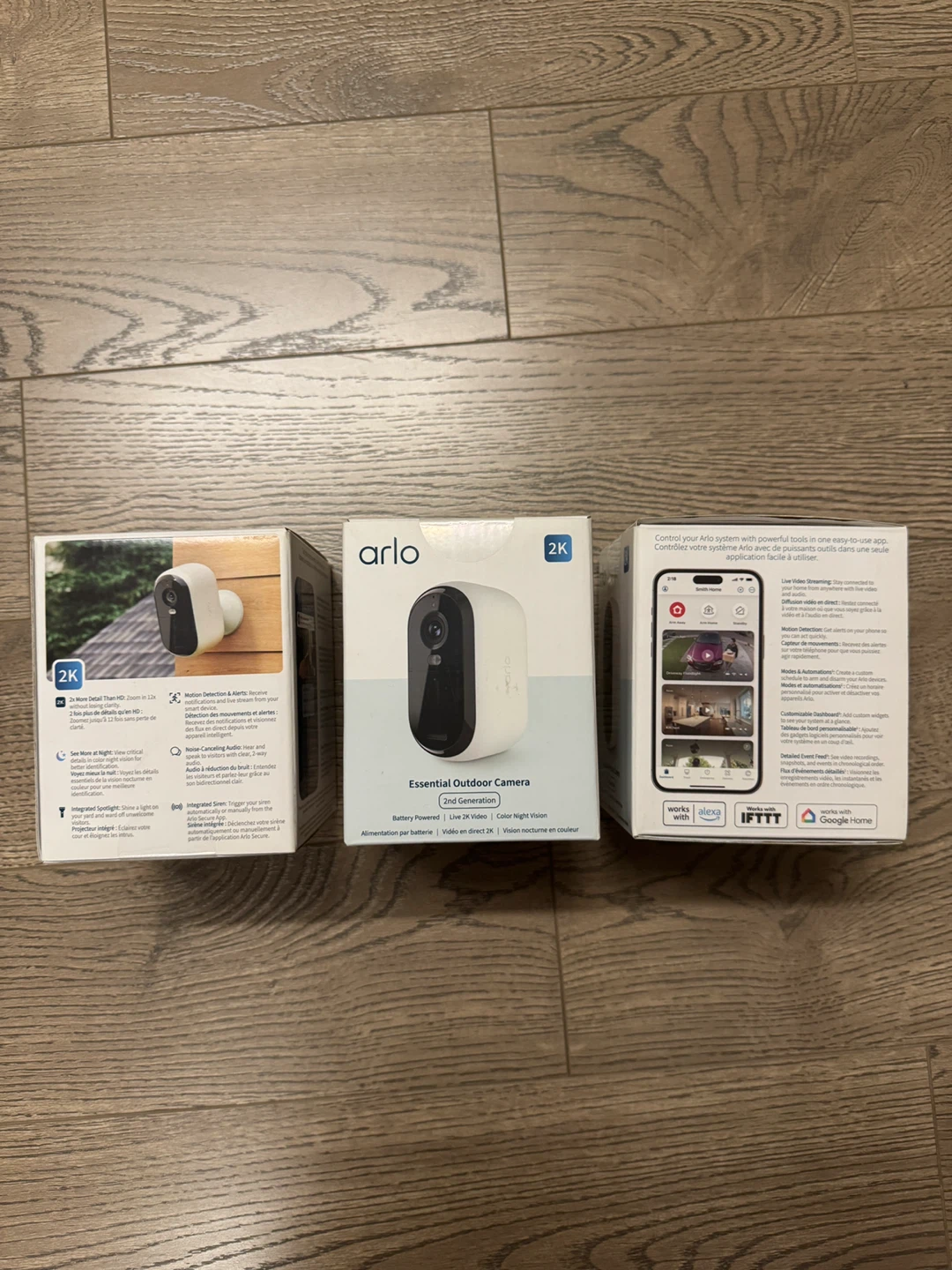 3x Arlo Essential Outdoor Camera