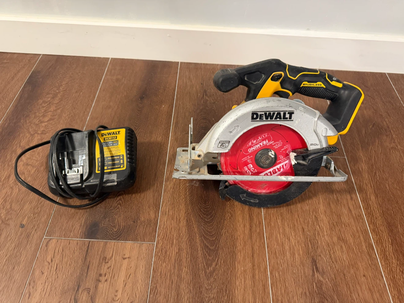 DeWalt 20V Max Brushless Circular Saw with Charger