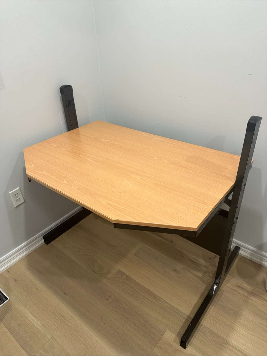 Office desk - photo 2