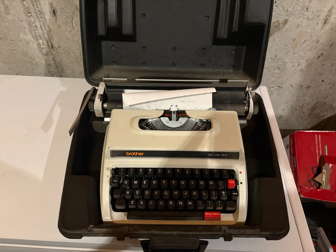 Brother Deluxe 1613 Typewriter