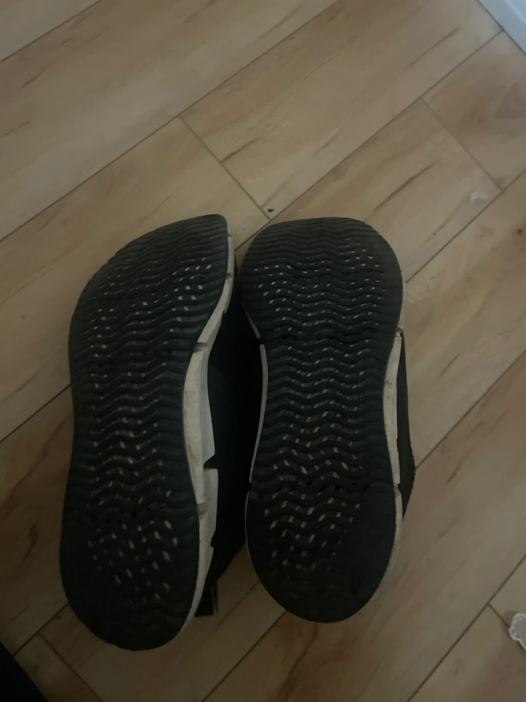 8 1/2 womens Reebok Black Running Shoes - photo 2