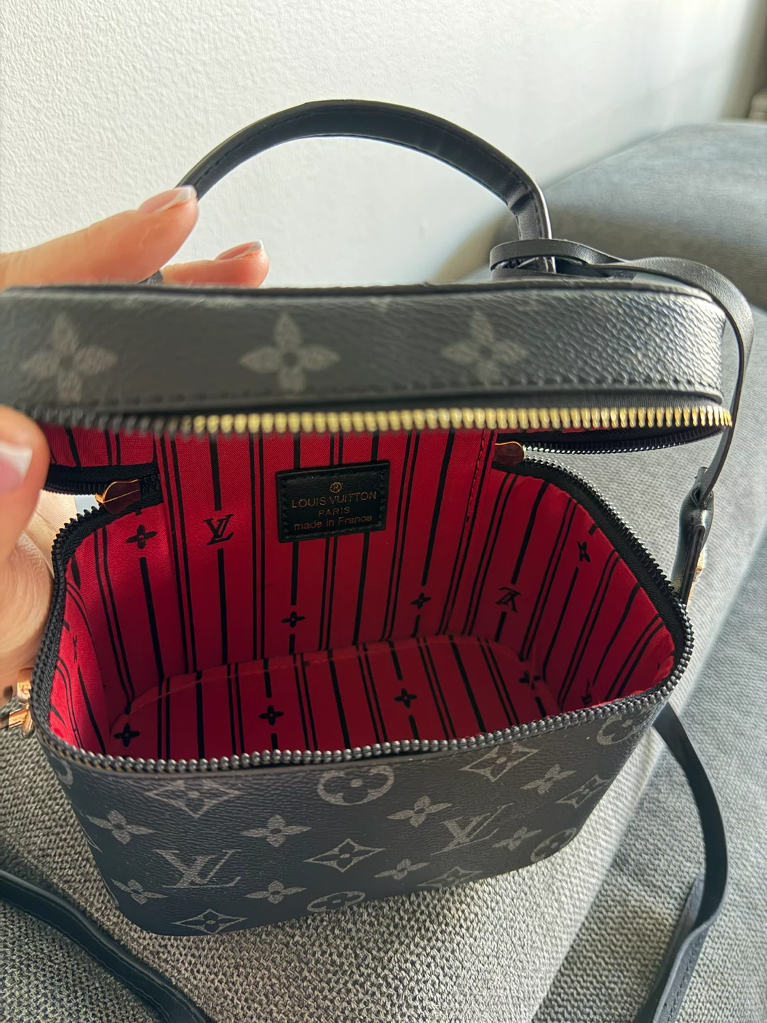 Stylish Monogram Vanity Bag - photo 3