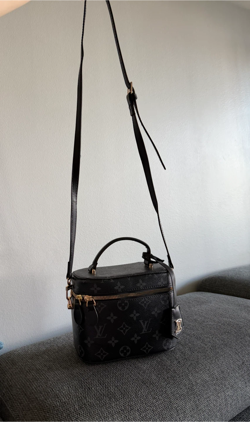 Stylish Monogram Vanity Bag - photo 4