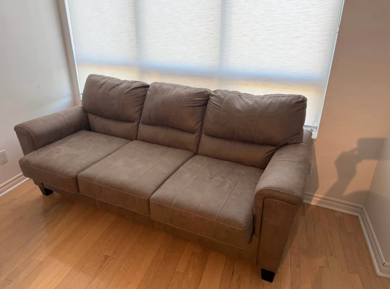 Ashley Navi Sofa - Fossil 600$ - photo 2