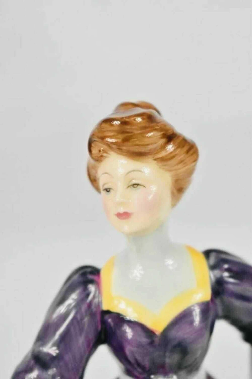 Royal Doulton Figurine Jacqueline HN 2333 - photo 3