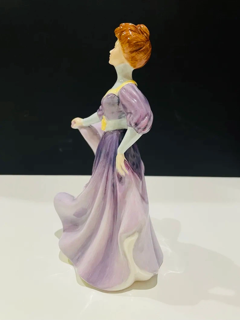 Royal Doulton Figurine Jacqueline HN 2333 - photo 4