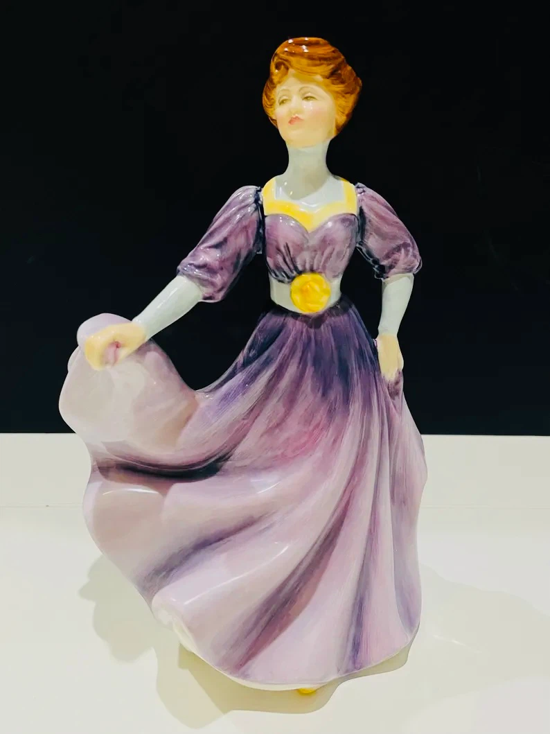 Royal Doulton Figurine Jacqueline HN 2333 - photo 5