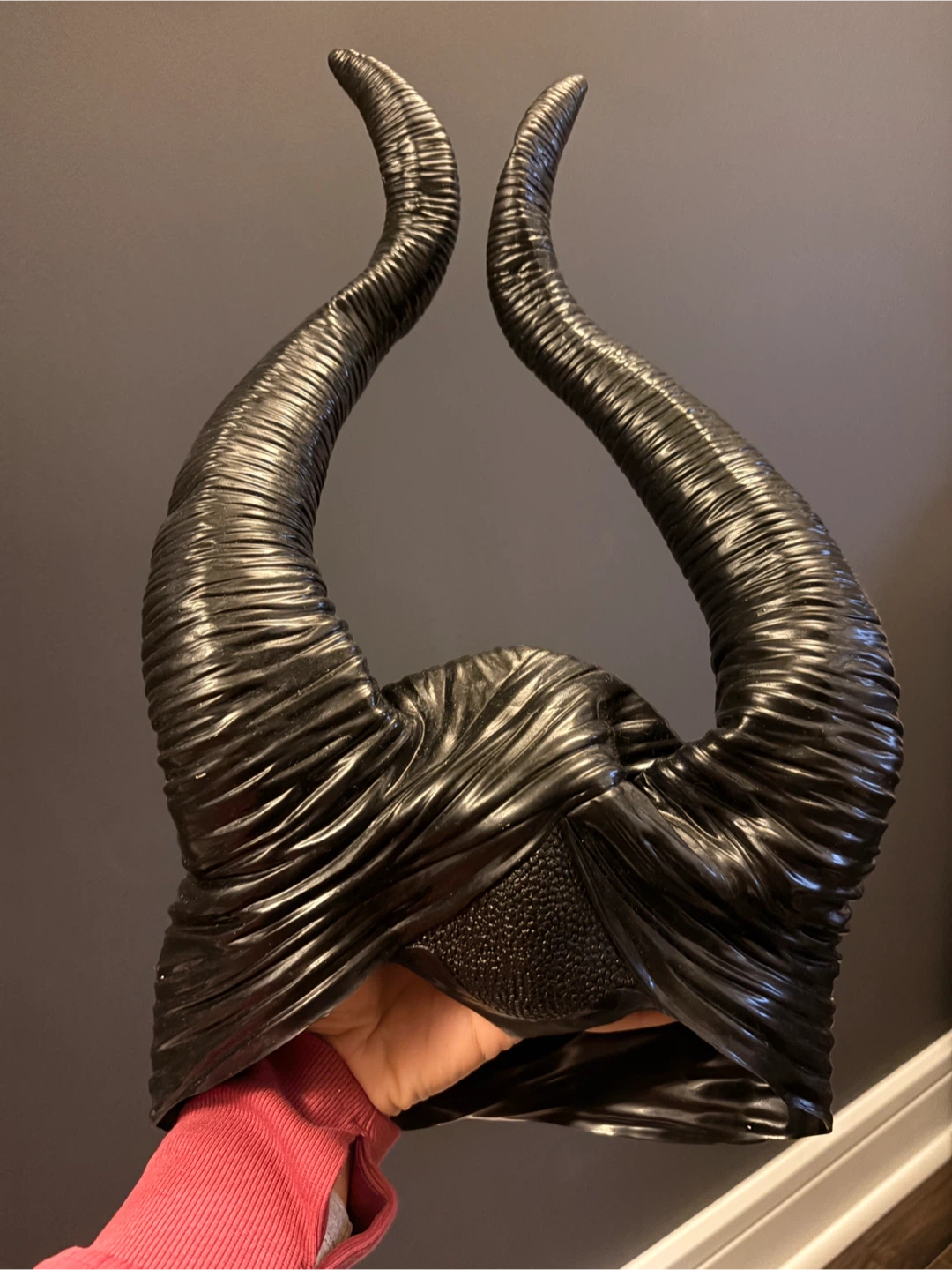 Maleficent Horns Headpiece and Black Cape - photo 2