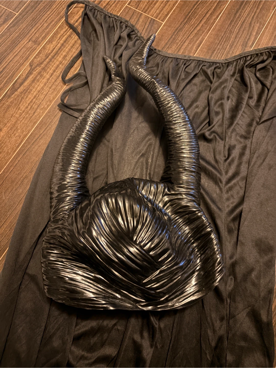 Maleficent Horns Headpiece and Black Cape - photo 4