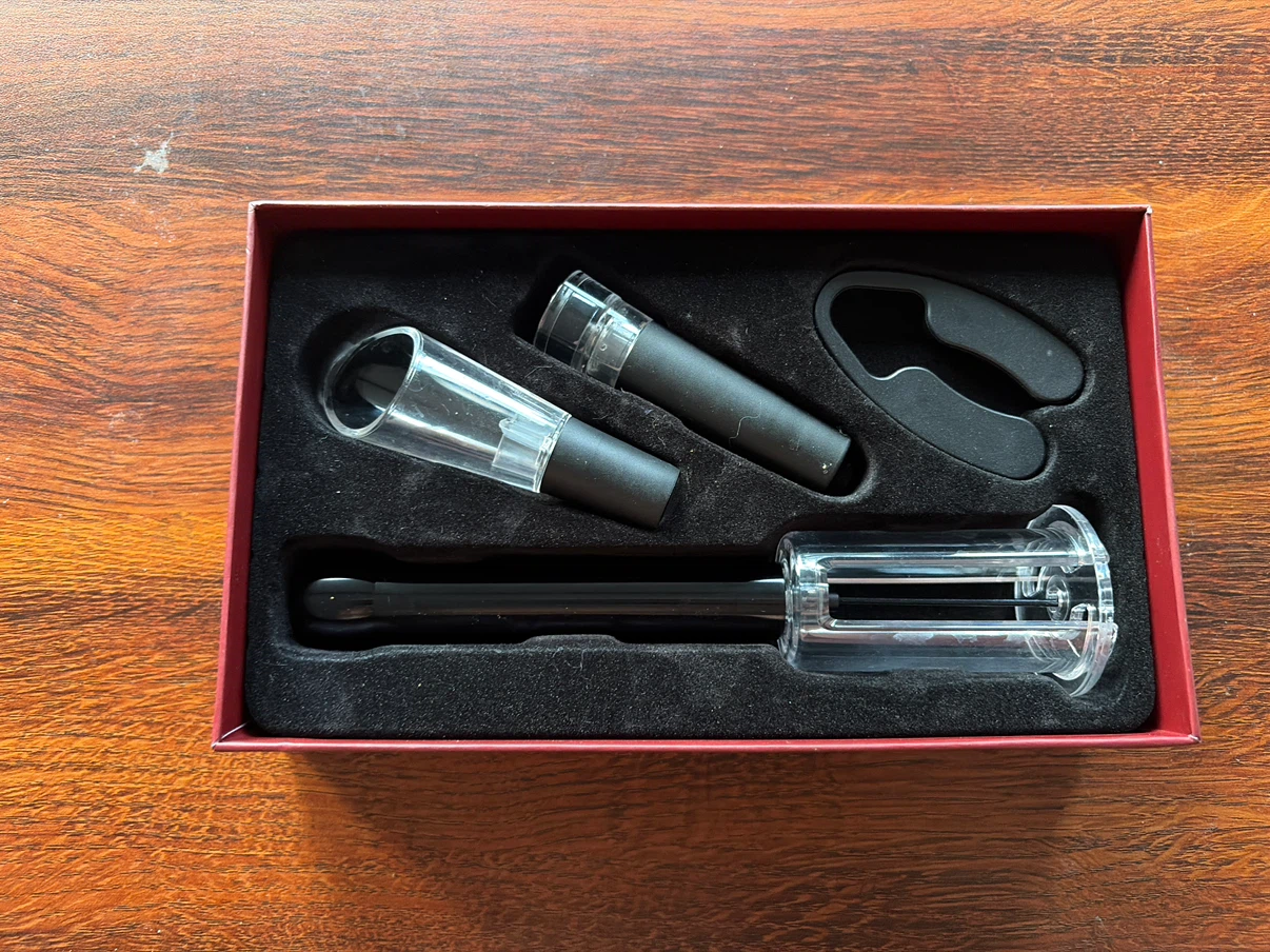 Respire 4-Piece Wine Accessories Kit