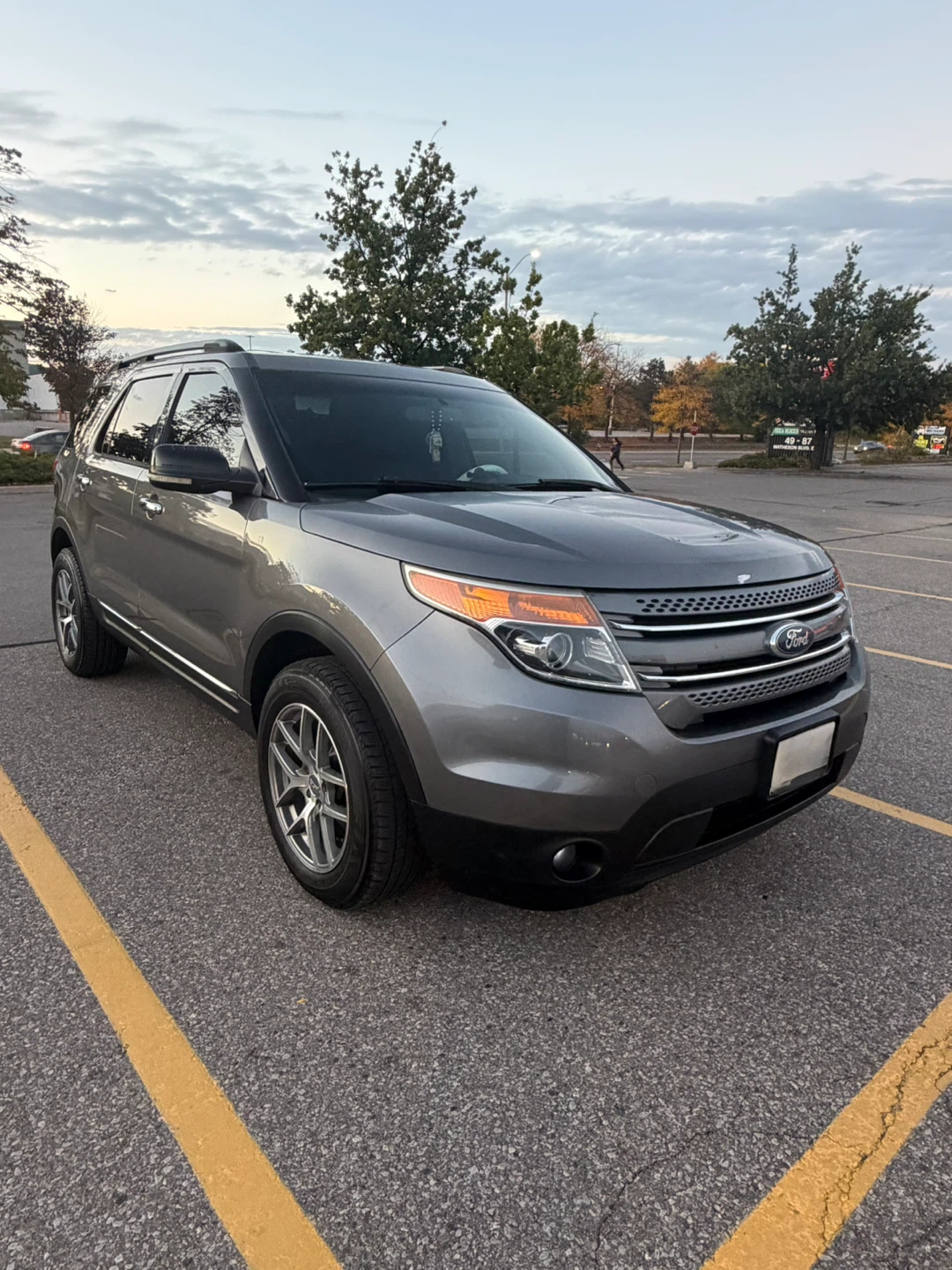 Ford Explorer XLT SUV