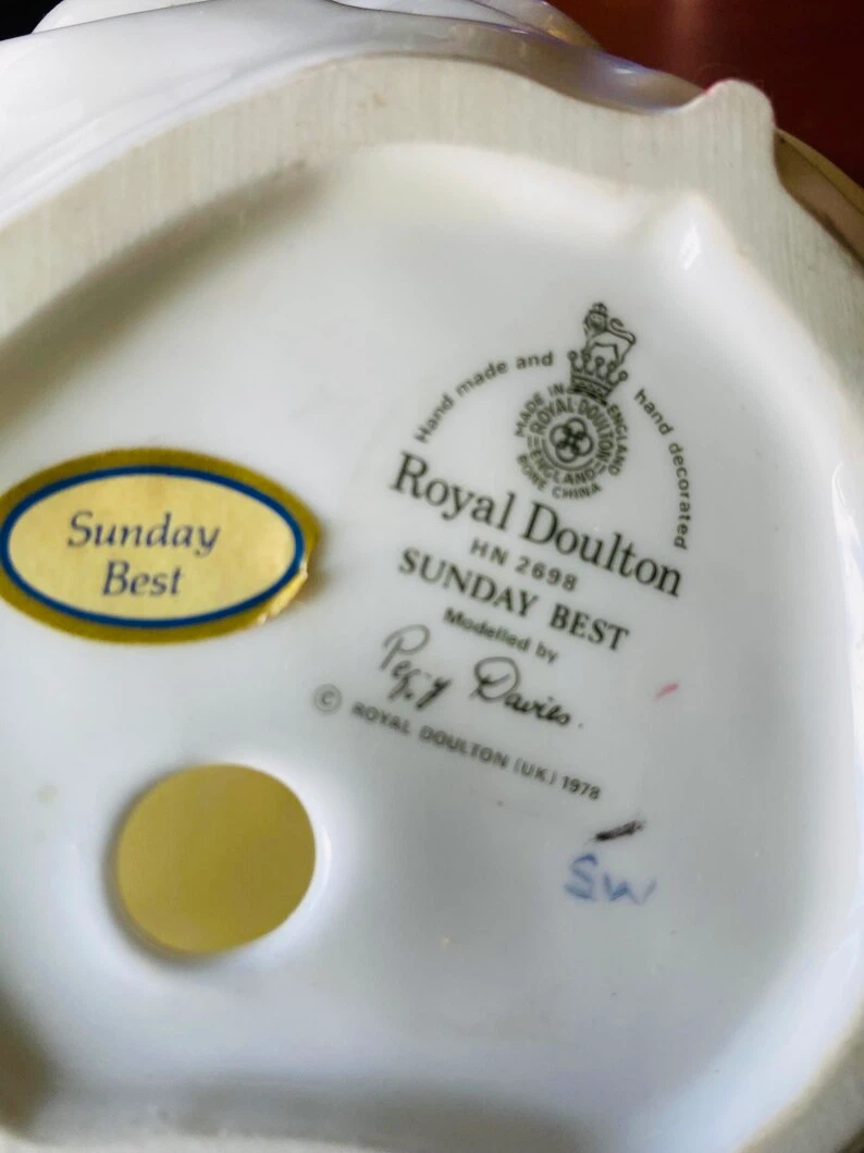 Royal Doulton Sunday Best HN 2698 Figurine - photo 2