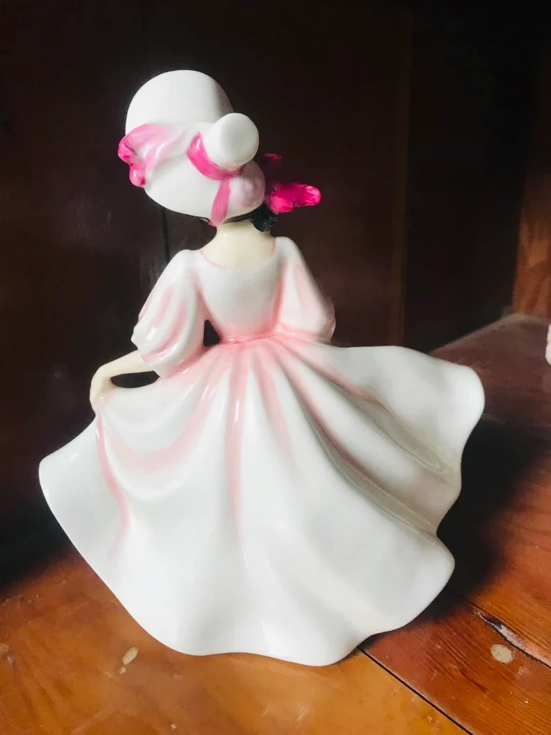 Royal Doulton Sunday Best HN 2698 Figurine - photo 3