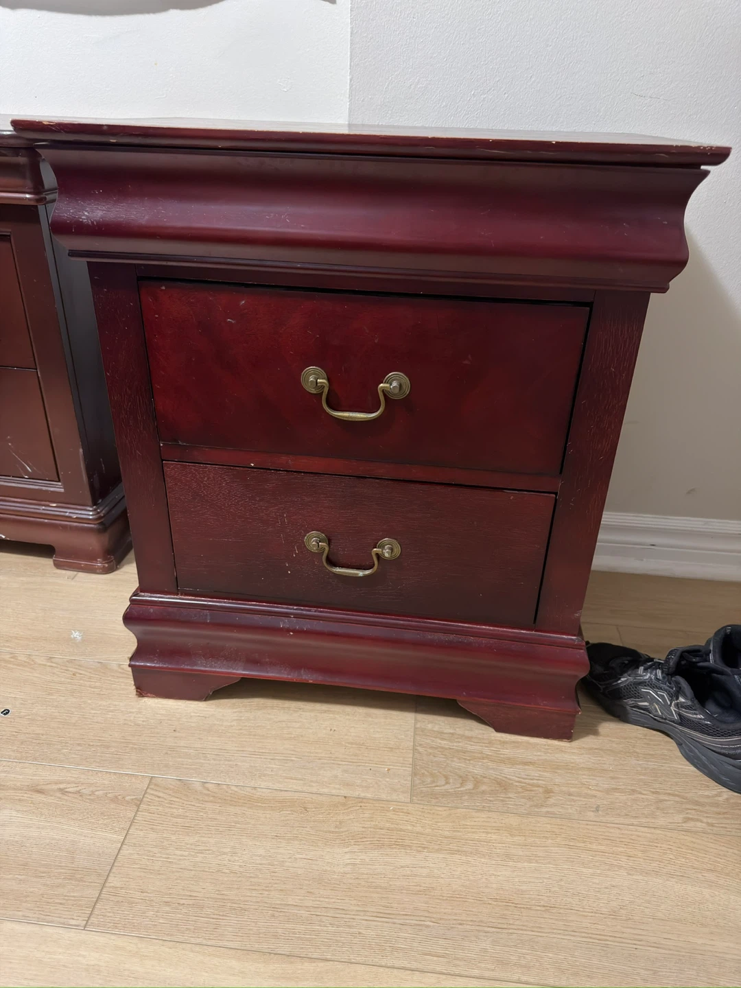 Dark wood 2-drawer nightstand