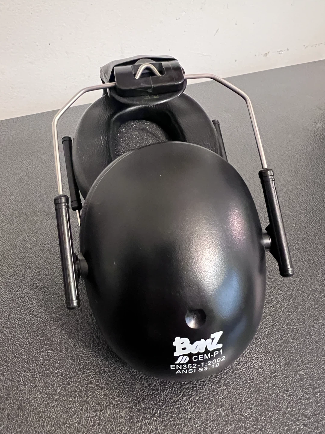 🎧 Banz Kids Hearing Protection Earmuffs – Black