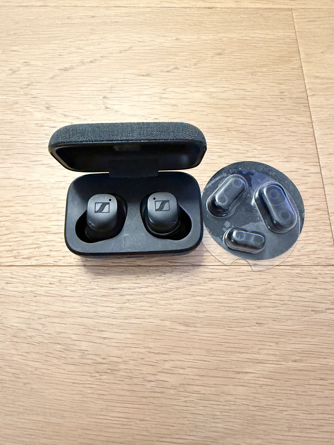 Sennheiser Momentum True Wireless 2 Earbuds NOT WORKING - photo 2