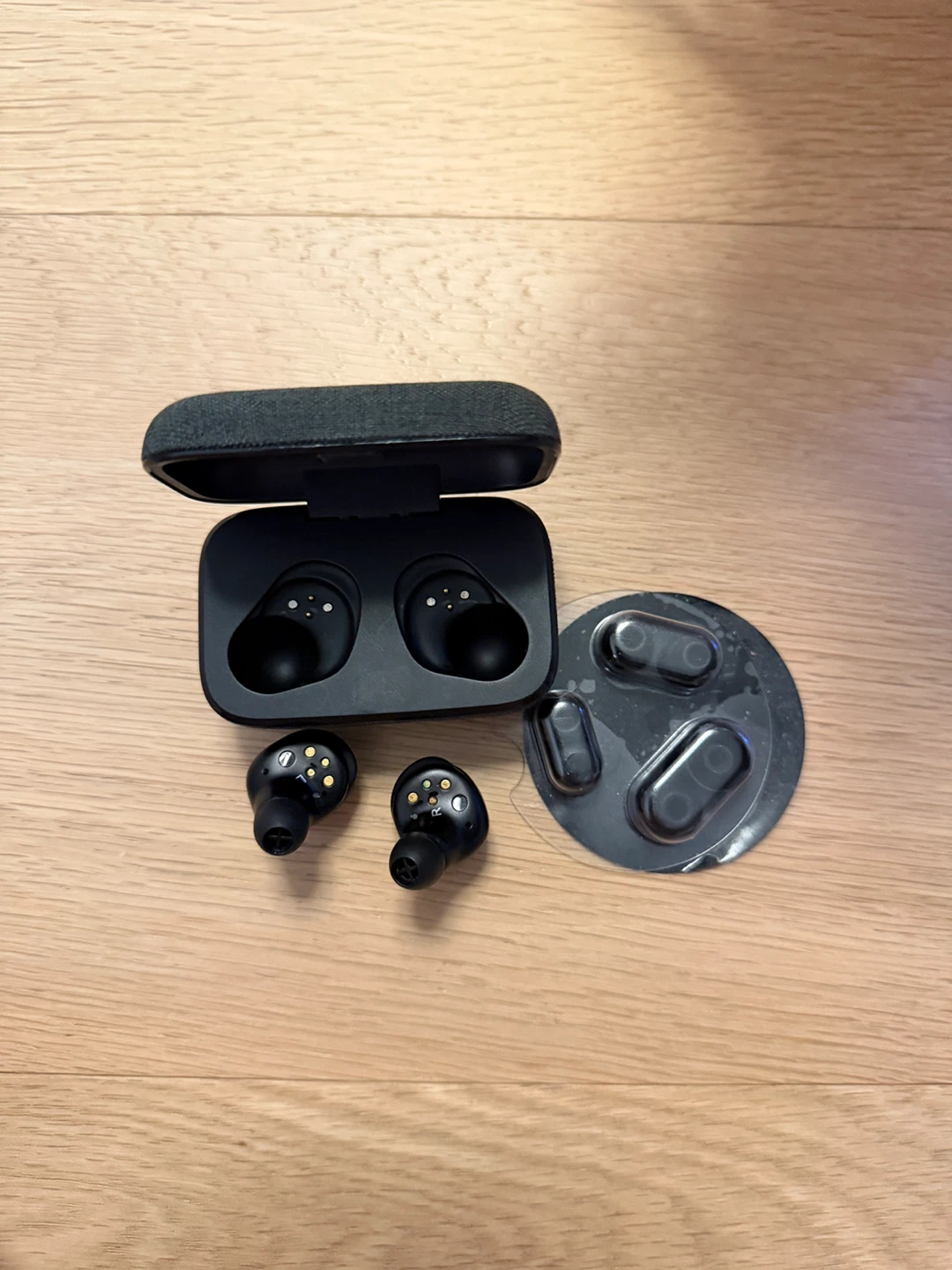 Sennheiser Momentum True Wireless 2 Earbuds NOT WORKING - photo 3