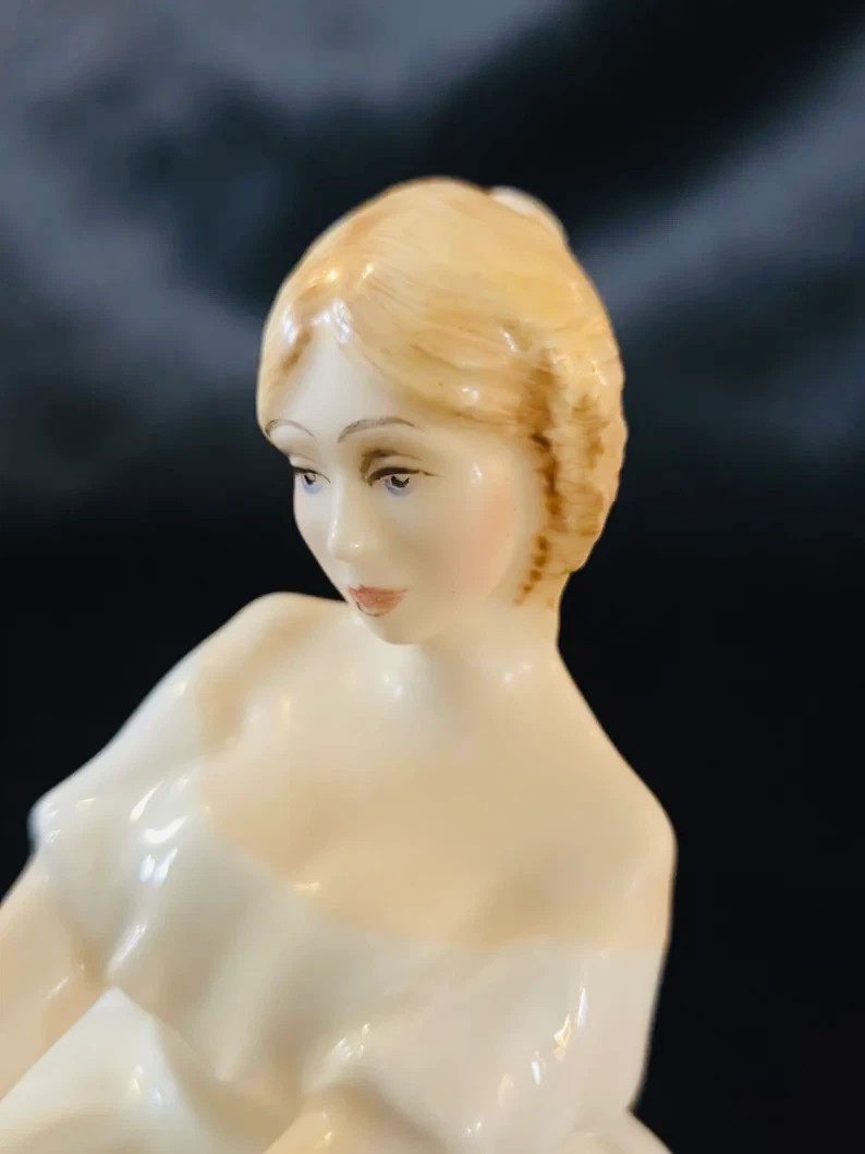 Royal Doulton Heather Figurine HN 2956 - photo 4