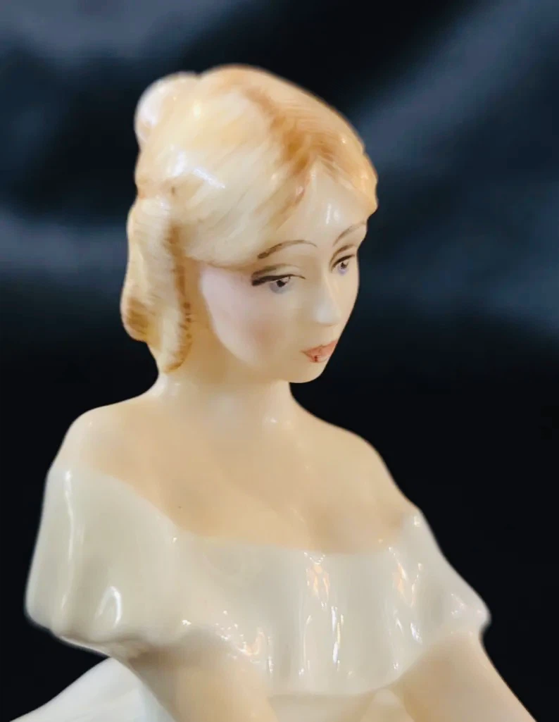 Royal Doulton Heather Figurine HN 2956 - photo 5